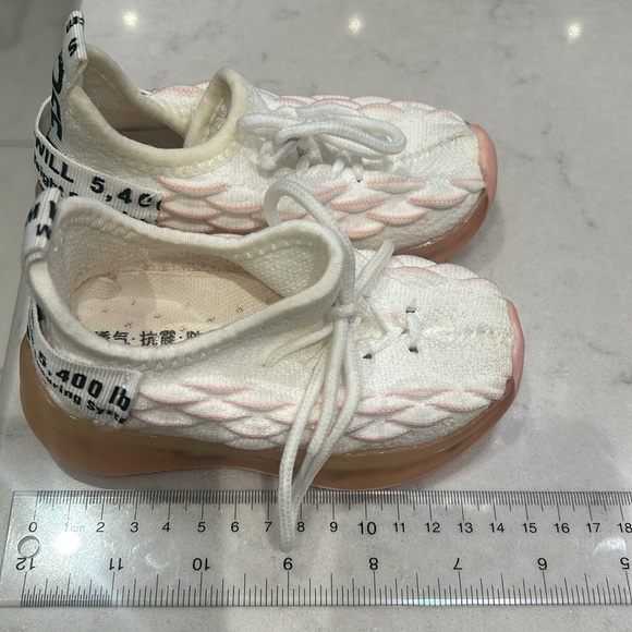 Designer inspired shoes for kids with lights - Picture 9 of 10